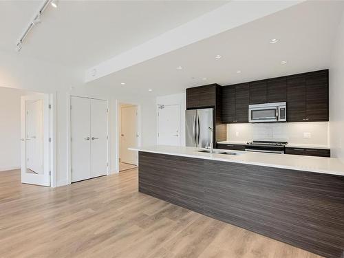 406-300 Belmont Rd, Colwood, BC - Indoor Photo Showing Kitchen