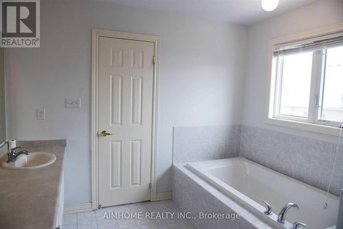 454 Harkin Place, Milton, ON - Indoor Photo Showing Bathroom