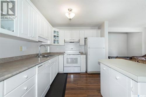 1 410 Keevil Crescent, Saskatoon, SK - Indoor Photo Showing Kitchen With Double Sink