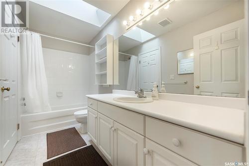 1 410 Keevil Crescent, Saskatoon, SK - Indoor Photo Showing Bathroom