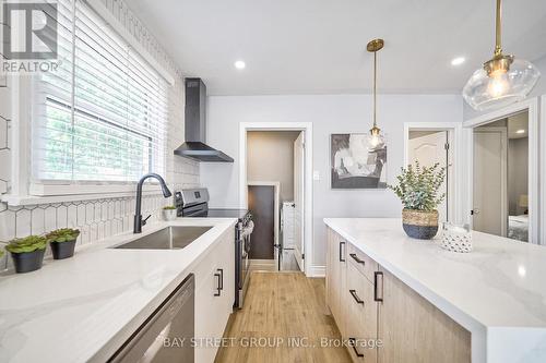 31 Warren Road, St. Catharines, ON - Indoor Photo Showing Kitchen With Upgraded Kitchen