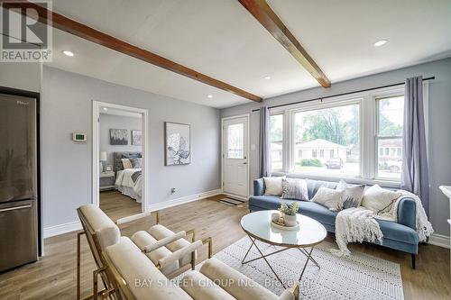 31 Warren Road, St. Catharines, ON - Indoor Photo Showing Living Room