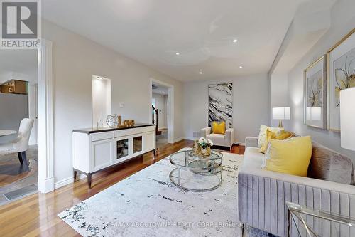 1534 Heritage Way, Oakville, ON - Indoor Photo Showing Living Room