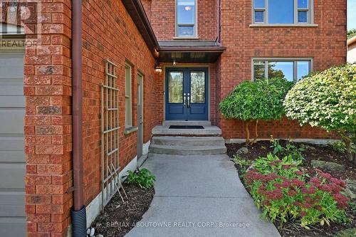 1534 Heritage Way, Oakville, ON - Outdoor