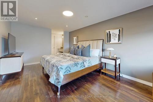 1534 Heritage Way, Oakville, ON - Indoor Photo Showing Bedroom