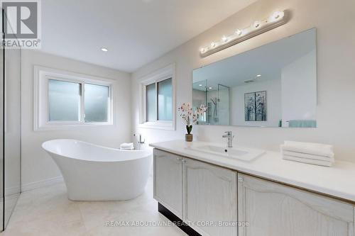 1534 Heritage Way, Oakville, ON - Indoor Photo Showing Bathroom