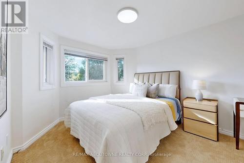 1534 Heritage Way, Oakville, ON - Indoor Photo Showing Bedroom