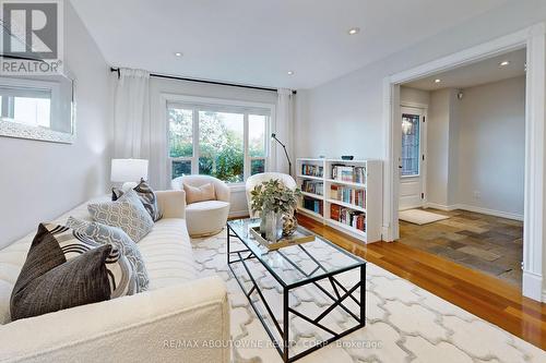 1534 Heritage Way, Oakville, ON - Indoor Photo Showing Living Room