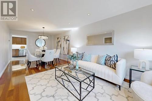 1534 Heritage Way, Oakville, ON - Indoor Photo Showing Living Room