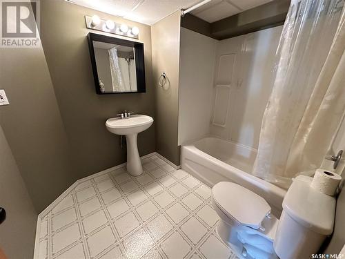 761 Powley Street, Swift Current, SK - Indoor Photo Showing Bathroom