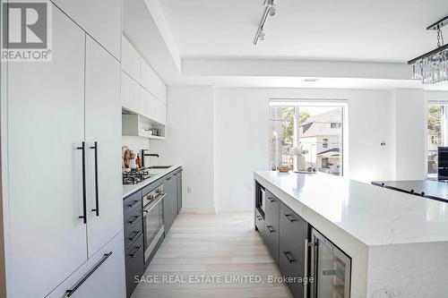 206 - 1888 Queen Street E, Toronto, ON - Indoor Photo Showing Kitchen