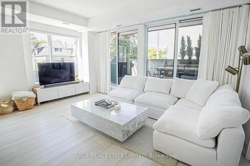 206 - 1888 Queen Street E, Toronto, ON - Indoor Photo Showing Living Room