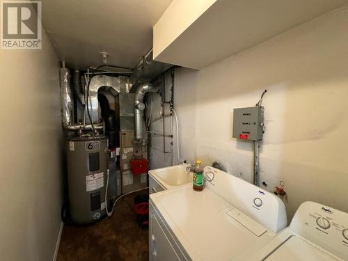 620 Yates Crescent, Faro, YT - Indoor Photo Showing Laundry Room