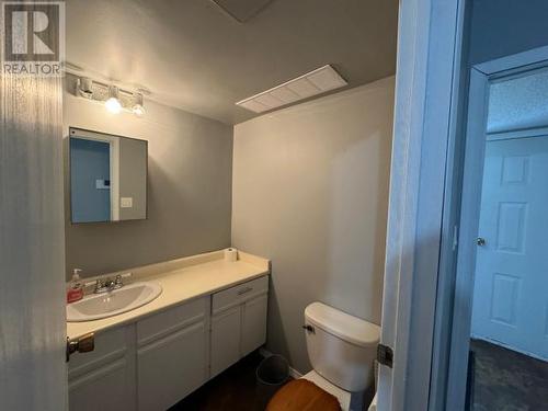 620 Yates Crescent, Faro, YT - Indoor Photo Showing Bathroom