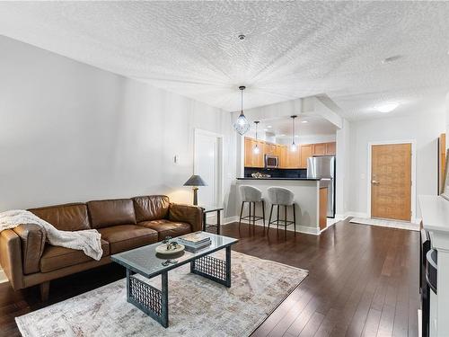 107-631 Brookside Rd, Colwood, BC - Indoor Photo Showing Living Room