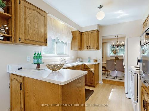 46 Sandbourne Cres, Toronto, ON - Indoor Photo Showing Kitchen