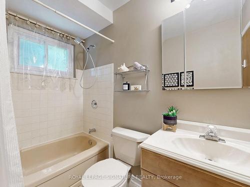 46 Sandbourne Cres, Toronto, ON - Indoor Photo Showing Bathroom