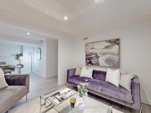 46 Sandbourne Cres, Toronto, ON - Indoor Photo Showing Living Room