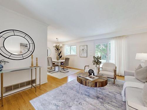 46 Sandbourne Cres, Toronto, ON - Indoor Photo Showing Living Room