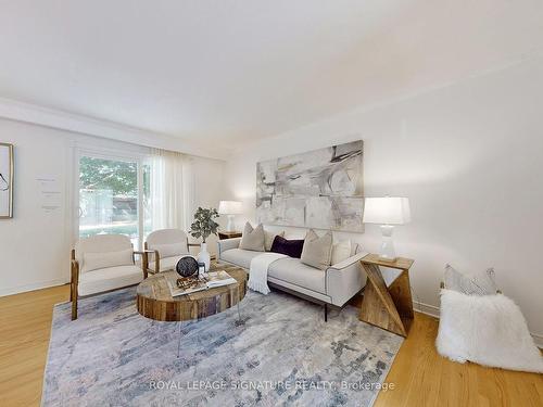 46 Sandbourne Cres, Toronto, ON - Indoor Photo Showing Living Room