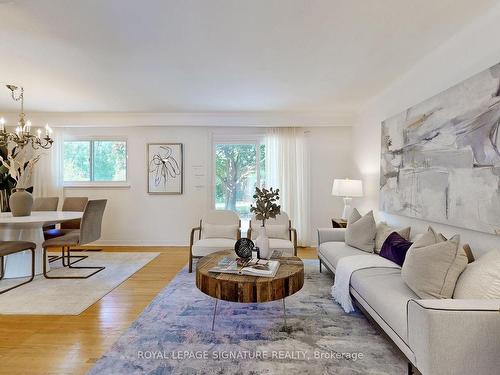 46 Sandbourne Cres, Toronto, ON - Indoor Photo Showing Living Room