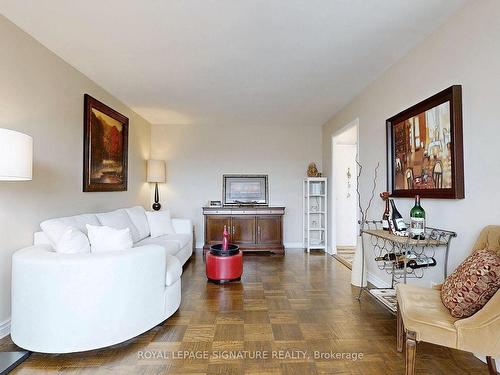 205-219 Wilson Ave, Toronto, ON - Indoor Photo Showing Living Room