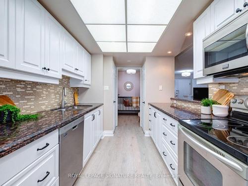 808A-280 Simcoe St, Toronto, ON - Indoor Photo Showing Kitchen With Double Sink With Upgraded Kitchen