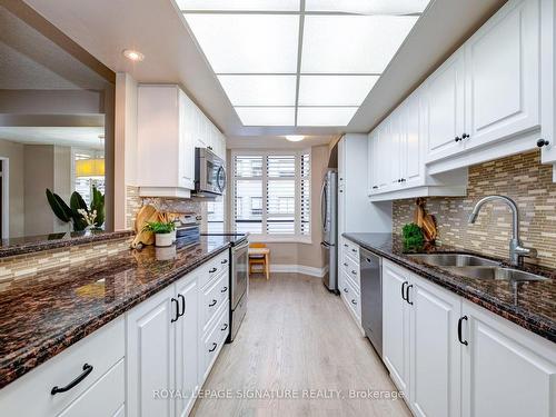 808A-280 Simcoe St, Toronto, ON - Indoor Photo Showing Kitchen With Double Sink With Upgraded Kitchen