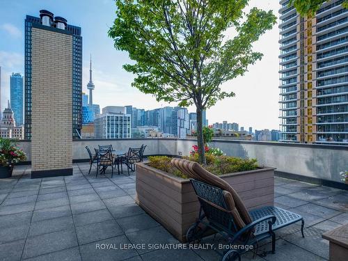 808A-280 Simcoe St, Toronto, ON - Outdoor