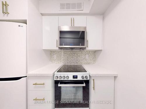 1704-50 Lombard St, Toronto, ON - Indoor Photo Showing Kitchen