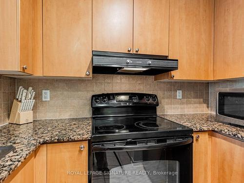 210-5500 Yonge St, Toronto, ON - Indoor Photo Showing Kitchen