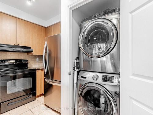 210-5500 Yonge St, Toronto, ON - Indoor Photo Showing Laundry Room