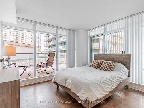 210-5500 Yonge St, Toronto, ON - Indoor Photo Showing Bedroom