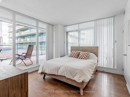 210-5500 Yonge St, Toronto, ON - Indoor Photo Showing Bedroom