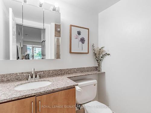 210-5500 Yonge St, Toronto, ON - Indoor Photo Showing Bathroom