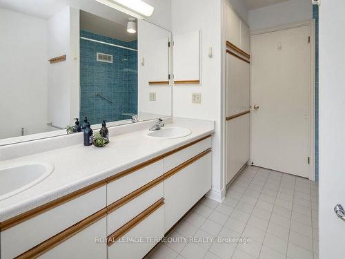 79 Botfield Ave, Toronto, ON - Indoor Photo Showing Bathroom