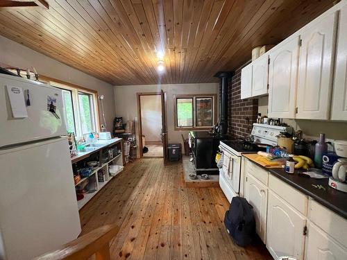 Cuisine - 5785 Ch. Cedar Pine, Témiscaming, QC - Indoor Photo Showing Kitchen