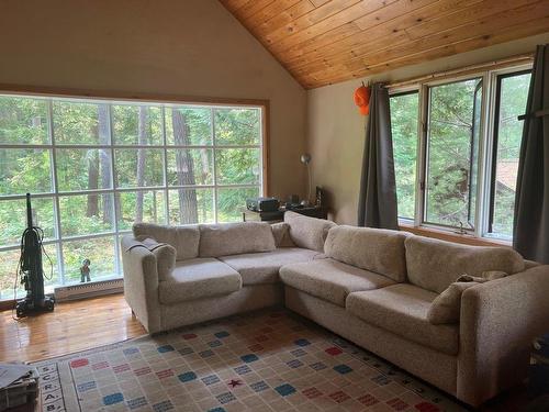 Salon - 5785 Ch. Cedar Pine, Témiscaming, QC - Indoor Photo Showing Living Room