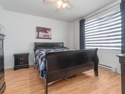 Master bedroom - 447  - 451 Rue Hébert, Mont-Laurier, QC - Indoor Photo Showing Bedroom