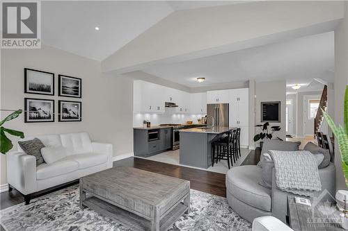 197 Equitation Circle, Ottawa, ON - Indoor Photo Showing Living Room