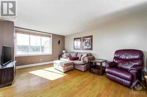 1599 Lassiter Terrace Unit#711, Ottawa, ON - Indoor Photo Showing Living Room