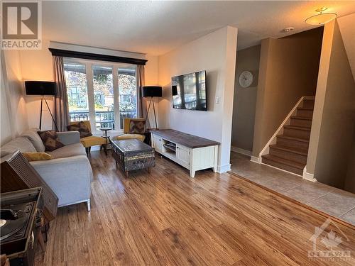 7 Exeter Drive, Ottawa, ON - Indoor Photo Showing Living Room