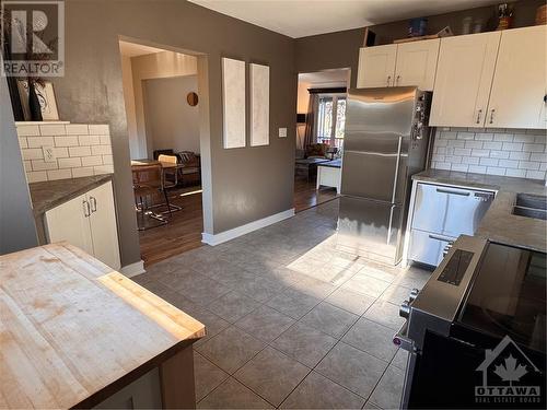 7 Exeter Drive, Ottawa, ON - Indoor Photo Showing Kitchen