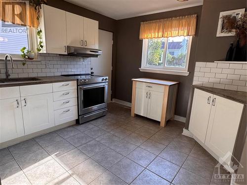 7 Exeter Drive, Ottawa, ON - Indoor Photo Showing Kitchen