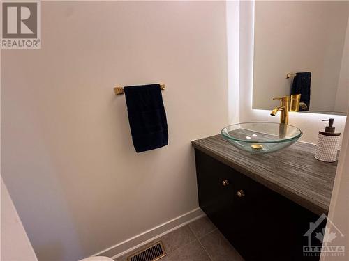 7 Exeter Drive, Ottawa, ON - Indoor Photo Showing Bathroom