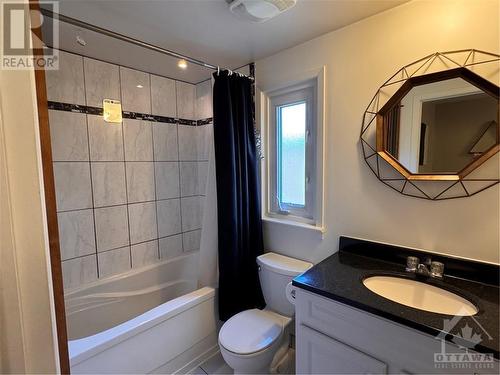 7 Exeter Drive, Ottawa, ON - Indoor Photo Showing Bathroom