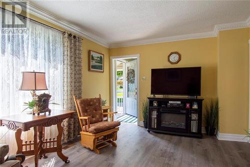 43 Cockburn Street, Perth, ON - Indoor Photo Showing Living Room