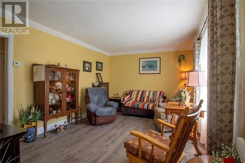 43 Cockburn Street, Perth, ON - Indoor Photo Showing Living Room