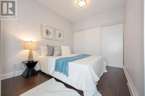 2926 - 5 Sheppard Avenue E, Toronto, ON - Indoor Photo Showing Bedroom