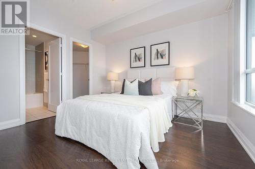 2926 - 5 Sheppard Avenue E, Toronto, ON - Indoor Photo Showing Bedroom